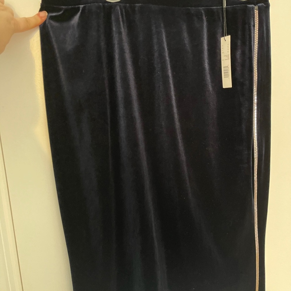 Skirt - Picture 3 of 4